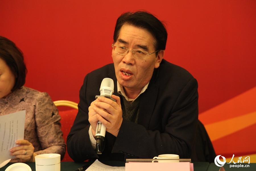 图为欧美同学会留法分会秘书长刘泽文发言