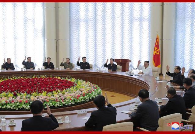金正恩出席朝鲜劳动党第七届中央委员会第十三次政治局会议