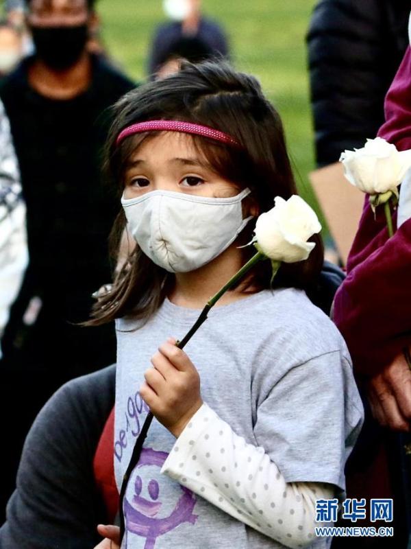 美国洛杉矶民众集会抗议针对亚裔的暴力活动