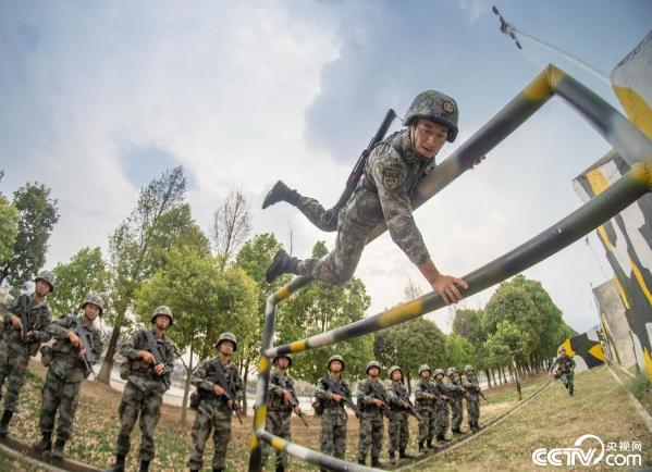 第75集团军某旅打破常规训练思维锻造过硬作战尖兵