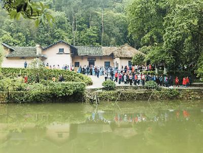 毛泽东同志故居修缮开放 参观者以"60后"居多_新闻频道_中国青年网