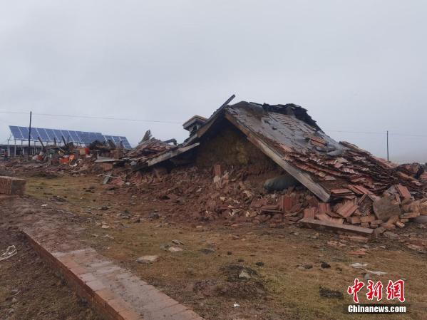 青海果洛发生7.4级地震 一工区67座房屋倒塌
