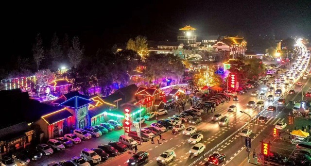 “小市一庄”夜景。受访者供图