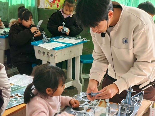 新春走基层丨年味里的青春:“护苗”成长 “助农”增收