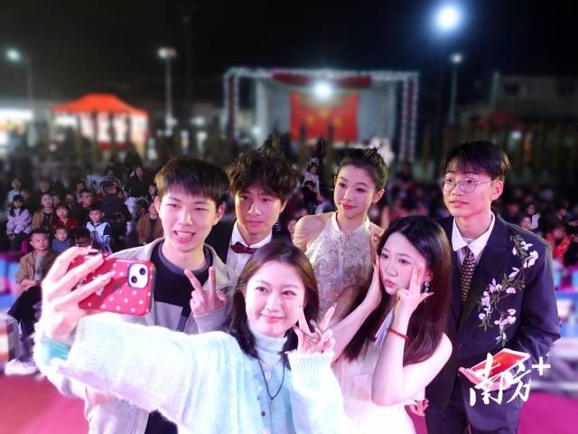 ʱ������ζ����00�󡱴�ѧ������Ӱ��조������