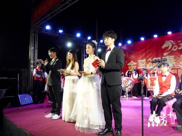 ʱ������ζ����00�󡱴�ѧ������Ӱ��조������