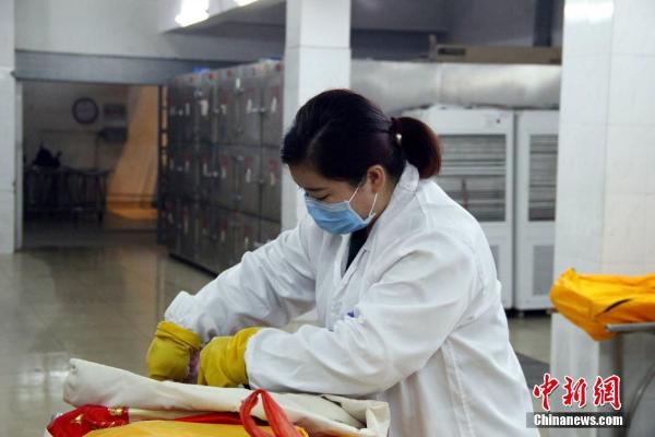 探访广西90后女遗体化妆师 坚守五年护送逝者最后一程