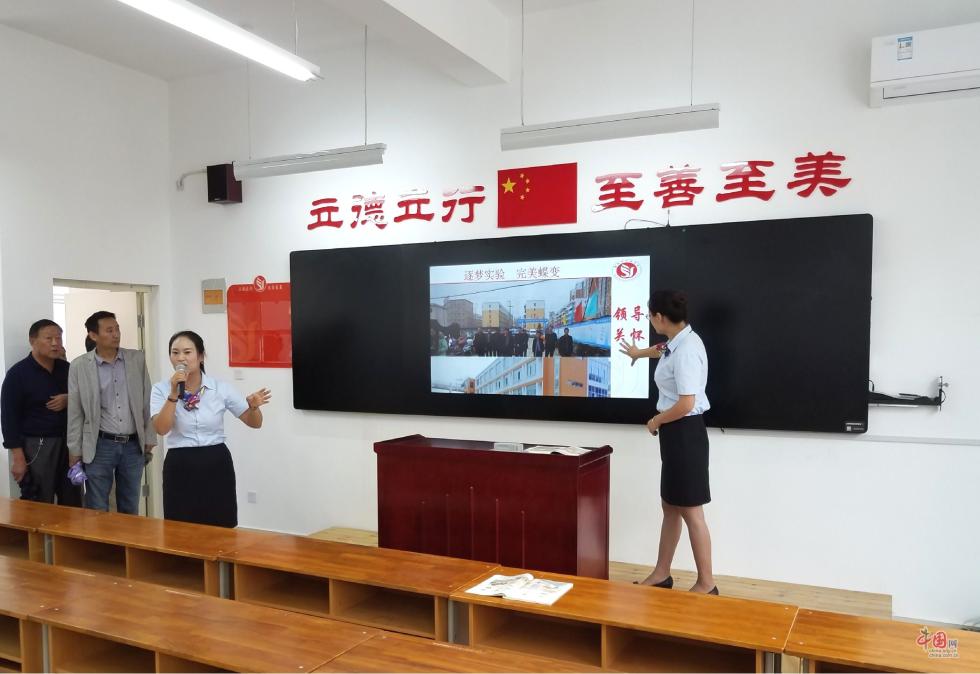 南阳市实验学校揭牌 打造数字化教学典范