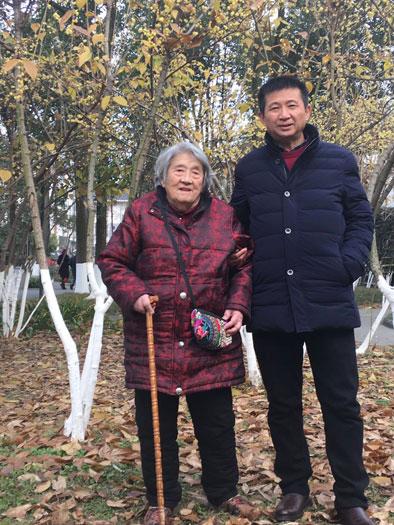 蒙冤23载后陈满回家这一年