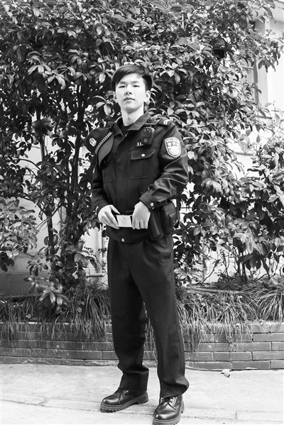 杭州90后民警葛优瘫引关注背后原因让人心疼