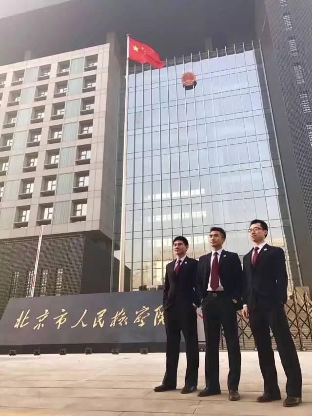 北京地铁4号线惊现色狼 帅气检察官将其制服[2]- 中国日报网