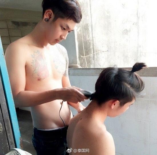 泰国高颜值同性恋人抚养孩子 网友:神剧来自现实