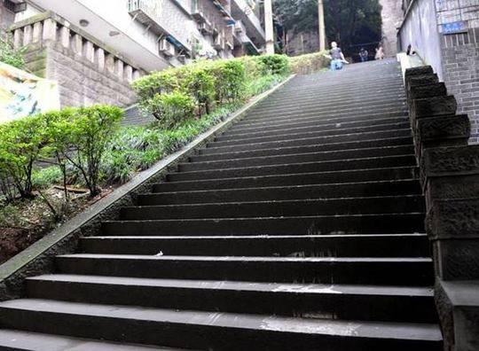 重庆又一建筑火了这条超级长步梯爬哭网友