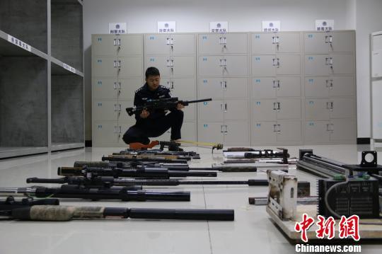 湖北建始侦破重大跨省网络贩枪案 缴获枪支1