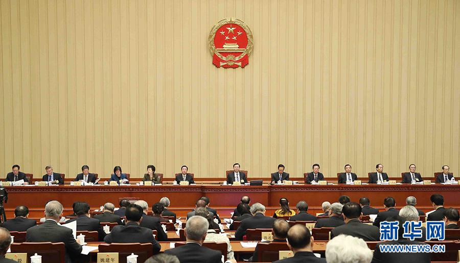 12月22日,十二届全国人大常委会第三十一次会议在北京人民大会堂开幕。张德江委员长主持会议。新华社记者 刘卫兵 摄 12月22日,十二届全国人大常委会第三十一次会议在北京人民大会堂开幕。张德江委员长主持会议。新华社记者 刘卫兵 摄