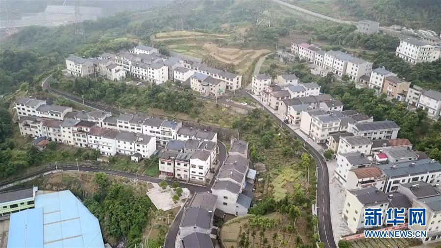 (新华全媒头条·图文互动)(3)情系人民 心牵创新——习近平总书记考察湖北回访记