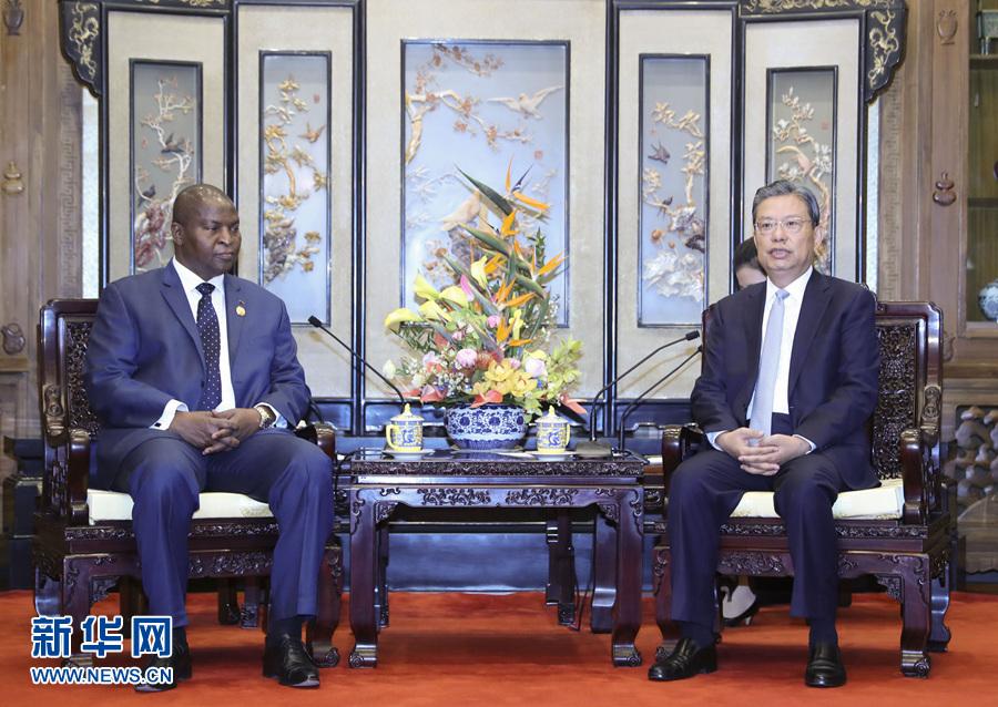 赵乐际分别会见中非总统图瓦德拉和坦桑尼亚总理马贾利瓦