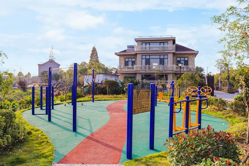 朱前保家门口的健身广场,成为周边群众休闲娱乐的好去处