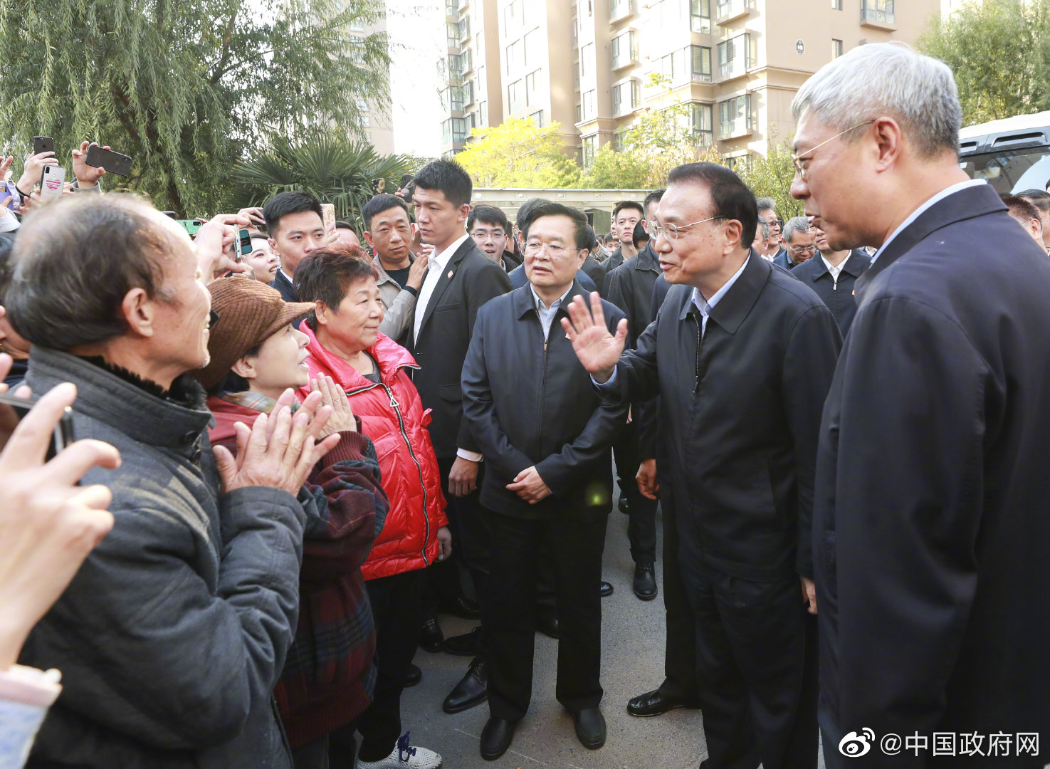 李克强在河南安阳走访看望保障房住户要让住房困难群众住得安心放心