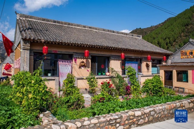 ����������ǵ��㼣���ӱ�ƪ��ͼ�Ļ�������2�������ߺ��µġ��Ͽ���֮·������������ǵ��㼣֮�ӱ�ƪ