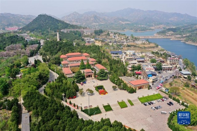 ����������ǵ��㼣���ӱ�ƪ��ͼ�Ļ�������6�������ߺ��µġ��Ͽ���֮·������������ǵ��㼣֮�ӱ�ƪ