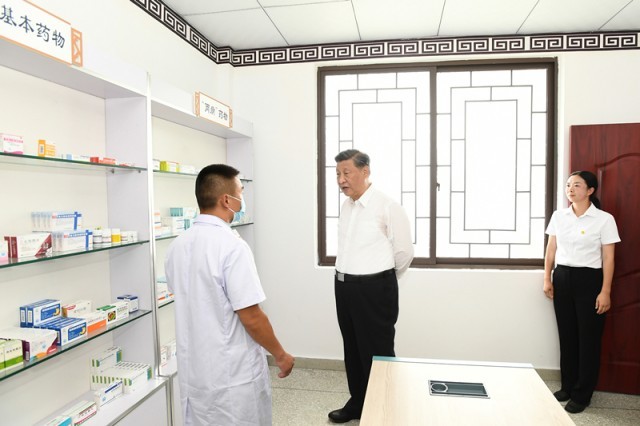 2022年6月8日,习近平总书记在四川眉山东坡区太和镇永丰村考察。