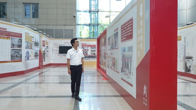 ��ѧ��һ��ح������ǵĽ������˹ۡ��ӡ����С�����ʦ�����ĸ���·�ˡ�������ʱ����ʦ��ʱ��ʹ����ΰ��ʵ��