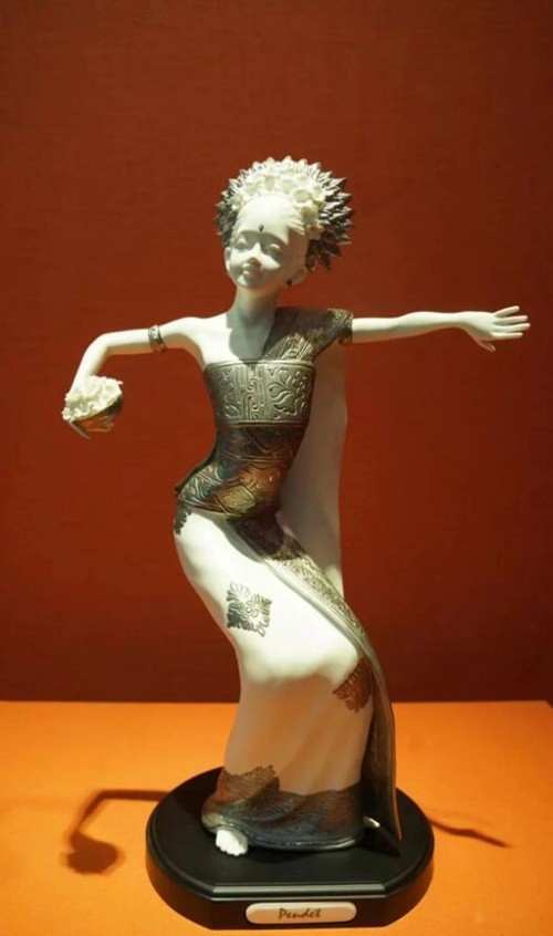 2013��10�£�ʱ��ӡ����������ͳ����������ϰ��ƽ��ϯ�������������ߡ�