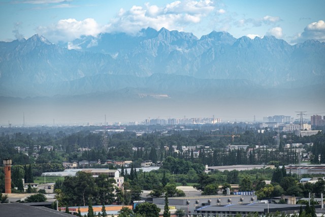 2024��7��1�գ��ɶ�������ã�Զ��ѩɽ�����ɼ���