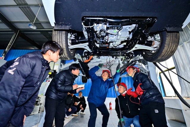 2025��2��17�գ�����ʡ�˴��У�����е�һ������ѧУʵѵ�����ڣ�����Դ������άרҵѧ������ʦ��ָ����ѧϰ����Դ������ذ����޼�����