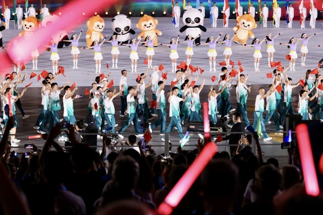 2025年8月7日,成都世运会开幕式,中国代表团在欢呼声中入场。