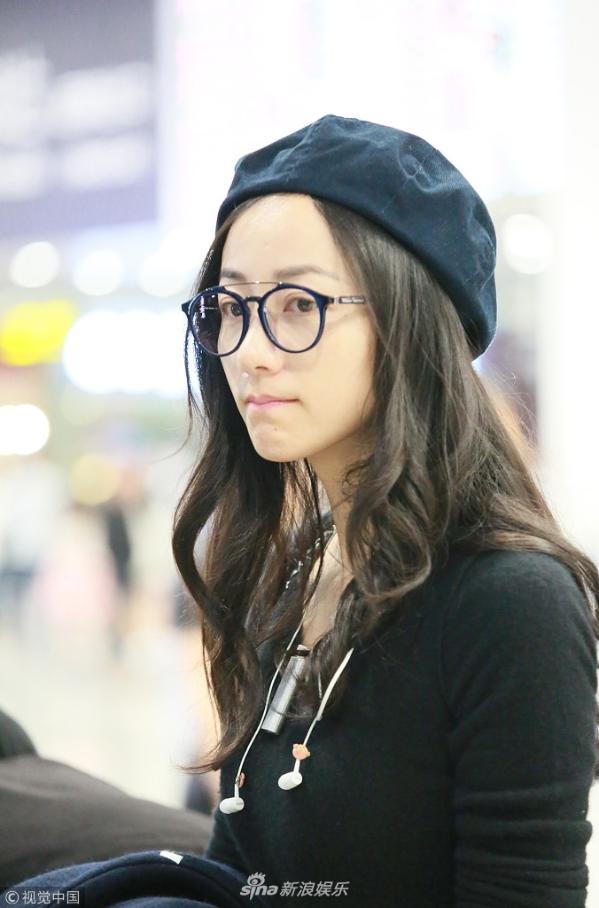 组图:35岁韩雪素颜皮肤白皙气质好 全黑look身材凹凸有致