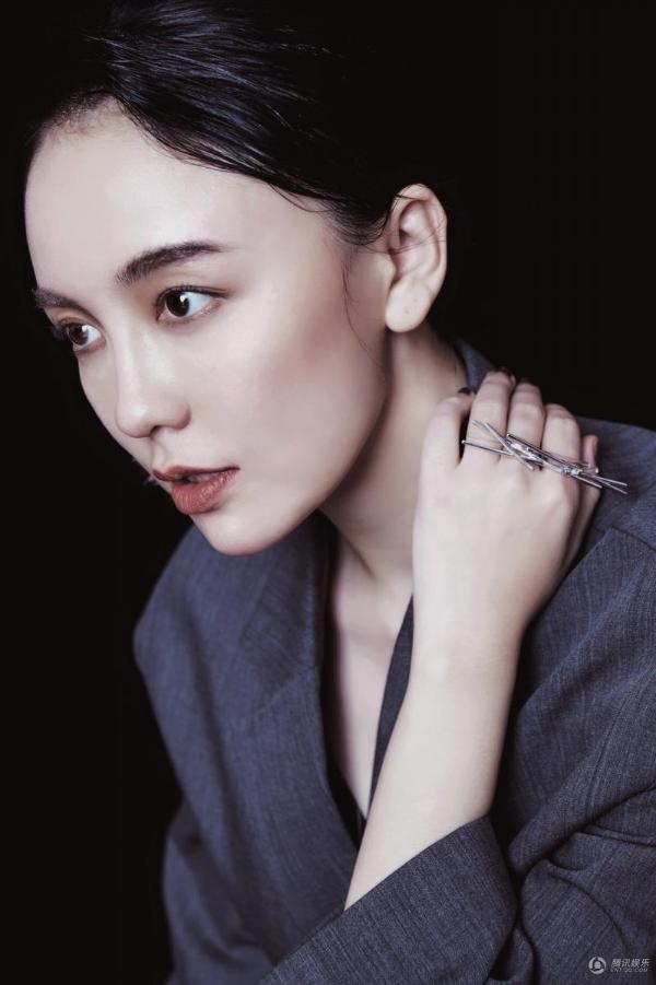 高清吕佳容唯美冷系大片出炉暗夜女神撩力十足