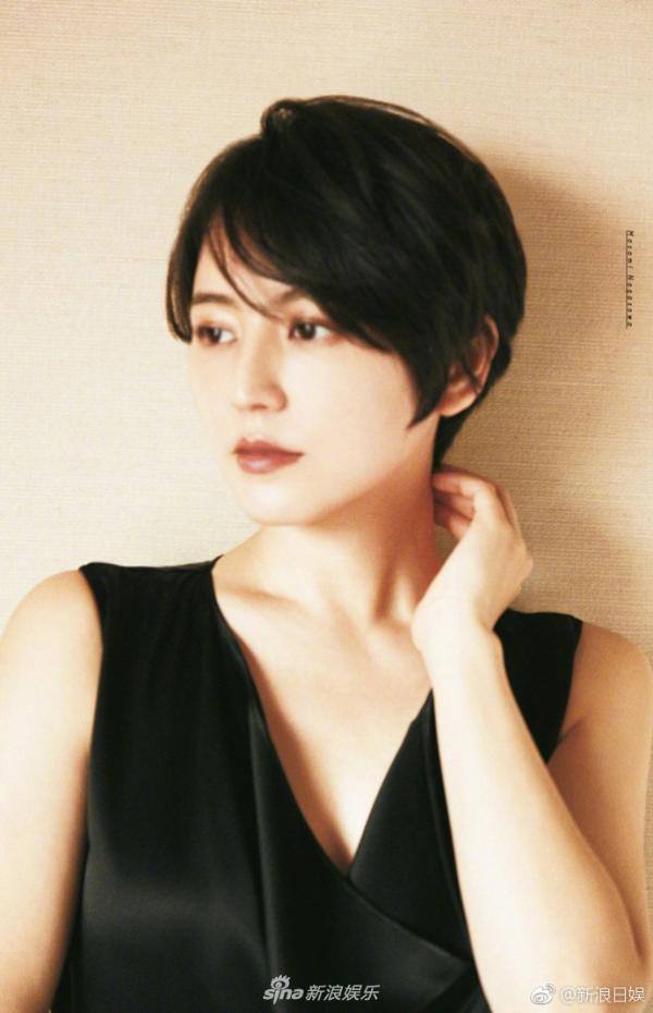 组图:长泽雅美拍摄时尚大片 短发黑衣攻气十足