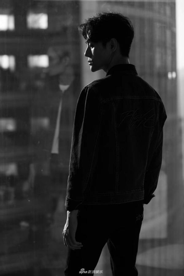 组图:王凯机车皮衣型男酷感十足 帅气难挡霸气撩人