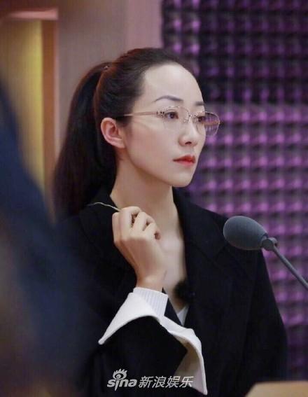 组图韩雪节目中变身女总裁戴眼镜优雅迷人霸气十足