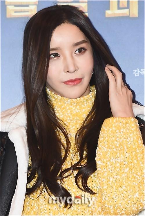 组图:43岁河莉秀离婚后亮相 皮肤紧致毫无皱纹_新闻频道_中国青年网