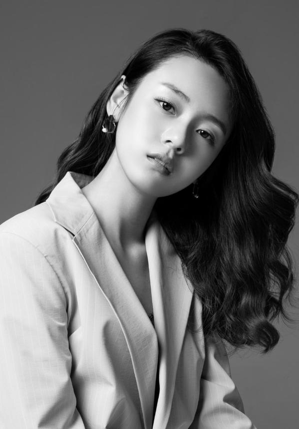 组图王子彤最新写真公开端庄优雅显魅力