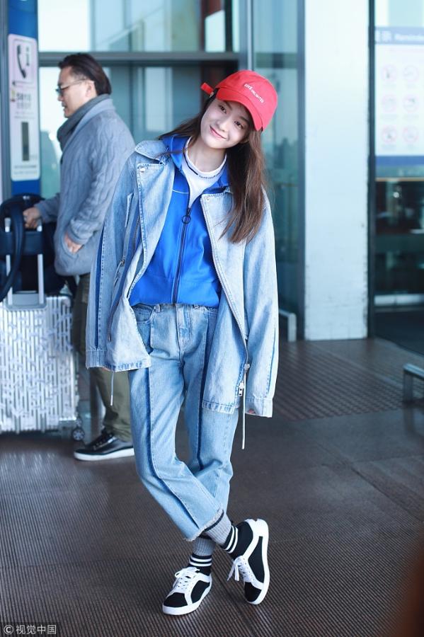 张雪迎机场换装摆pose凹造型潮范儿十足
