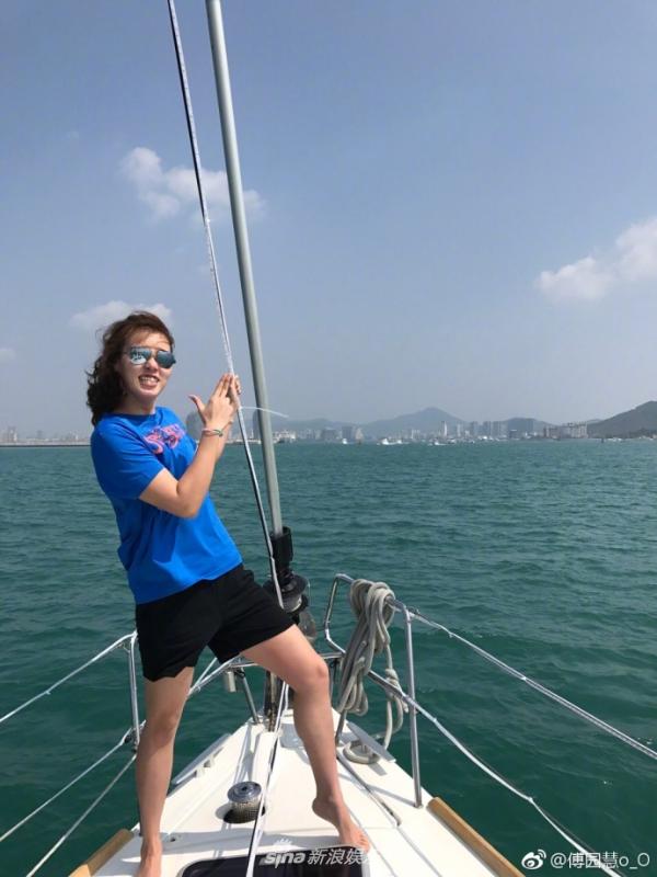 组图傅园慧晒度假照长腿吸睛和父母合影笑开花画面有爱