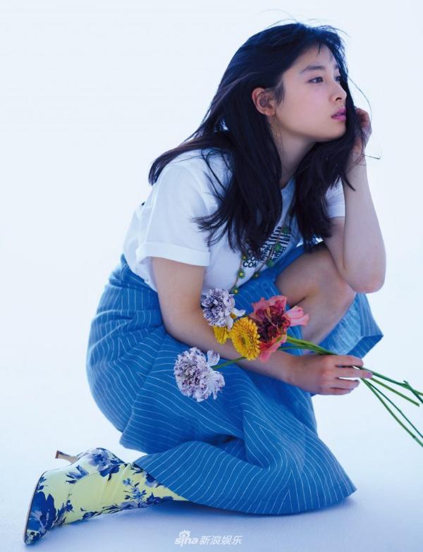 组图土屋太凤拍摄清新写真碎花裙子演绎纯真少女
