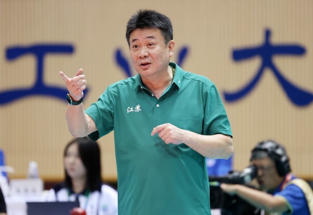 中国女排新帅蔡斌队伍要有亮剑精神大门向所有人敞开