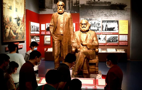 中国共产党历史展览馆开馆以来持续形成参观热潮.jpg